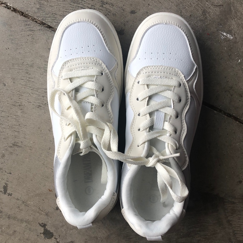 Women’s sneakers